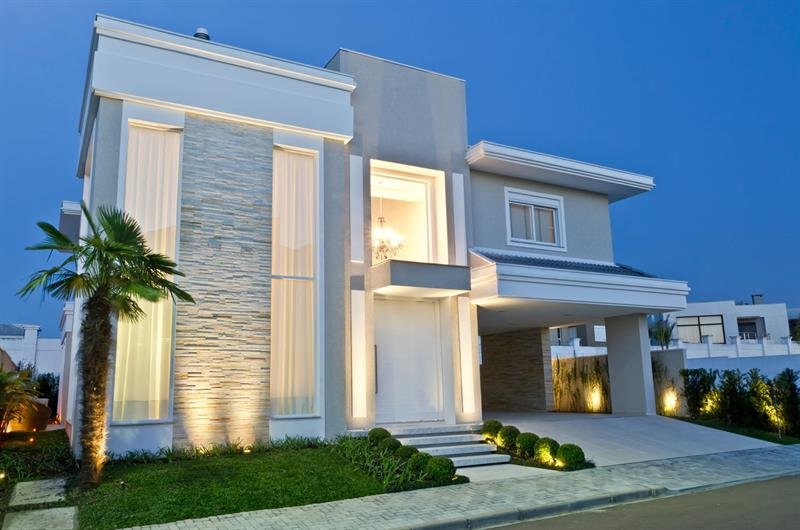 Residência contemporânea executada no Cabral, Curitiba